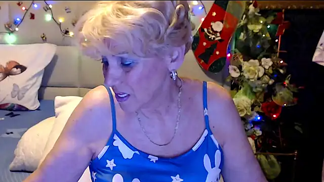 Snapshot of HappyWomanOn chatting on 1, 12, 2025 HappyWomanOn online show from 1, 12, 2025