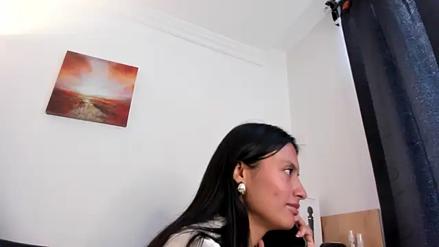 nia  white online show from 4, 12, 2025