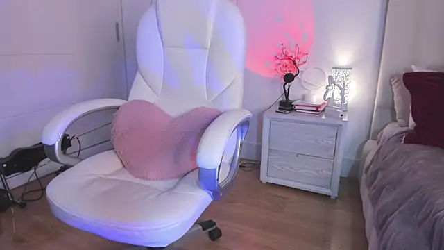 Daniela Miller  online show from 11, 3, 2025