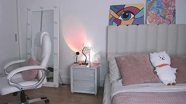 Daniela Miller  online show from 13, 9, 2025