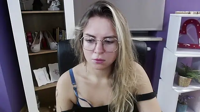 Zoey Erotic online show from 8, 10, 2025