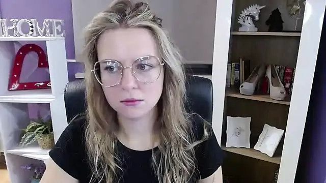 Zoey Erotic online show from 5, 11, 2025