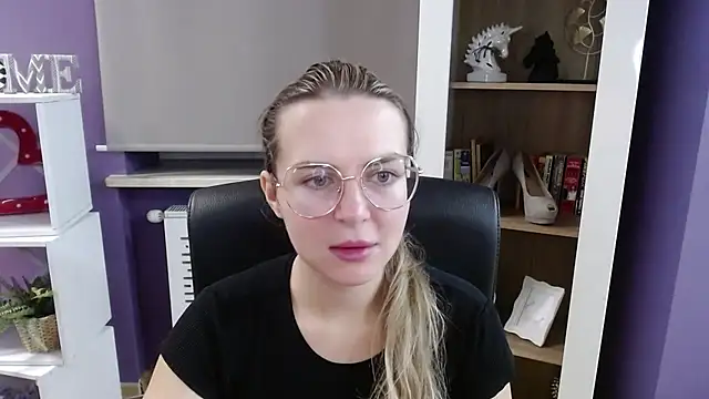 Zoey Erotic online show from 13, 11, 2025