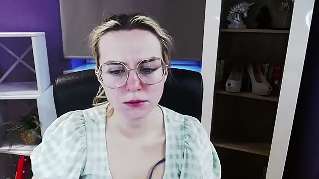 Zoey Erotic online show from 23, 3, 2026