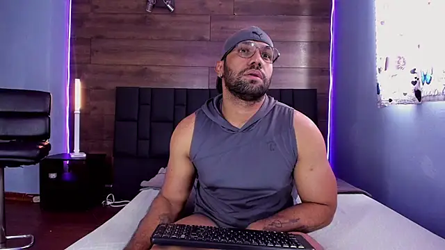 Snapshot of anthonylatynxd chatting on 27, 11, 2025 anthonylatynxd online show from 27, 11, 2025