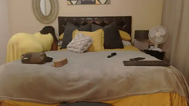 Creamyass22 online show from 7, 1, 2025