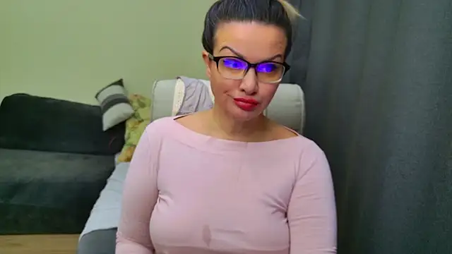 Snapshot of MishaMILF chatting on 19, 12, 2025 MishaMILF online show from 19, 12, 2025