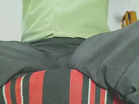 Snapshot of manan28 chatting on 4, 11, 2025 manan28 online show from 4, 11, 2025