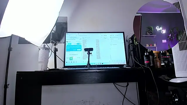 Snapshot of Katiehill_1 chatting on 12, 11, 2025 Katiehill 1 online show from 12, 11, 2025