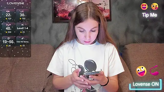 CassieMils online show from 26, 11, 2025