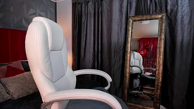 Snapshot of _Nicoletteshea_ chatting on 10, 2, 2025 Nicoletteshea online show from 10, 2, 2025