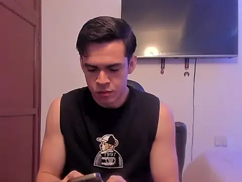 Snapshot of Lucian_Gomez_ chatting on 13, 10, 2025 Lucian Gomez online show from 13, 10, 2025