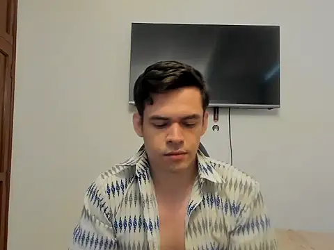 Snapshot of Lucian_Gomez_ chatting on 16, 10, 2025 Lucian Gomez online show from 16, 10, 2025