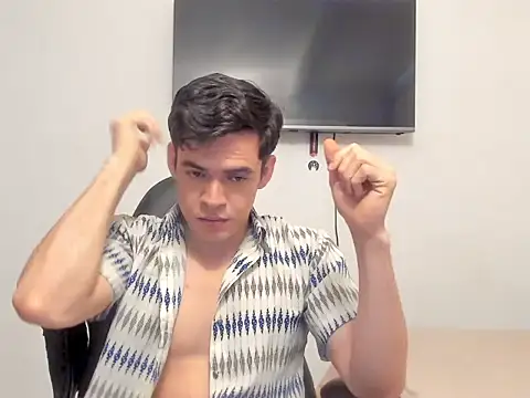 Snapshot of Lucian_Gomez_ chatting on 17, 10, 2025 Lucian Gomez online show from 17, 10, 2025