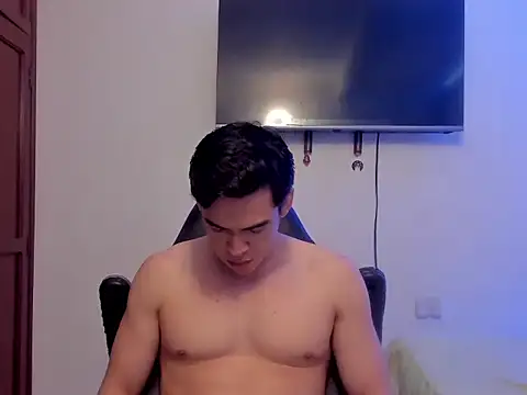 Snapshot of Lucian_Gomez_ chatting on 20, 10, 2025 Lucian Gomez online show from 20, 10, 2025