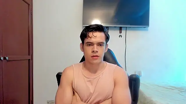 Snapshot of Lucian_Gomez_ chatting on 22, 10, 2025 Lucian Gomez online show from 22, 10, 2025