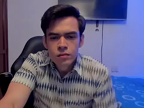 Snapshot of Lucian_Gomez_ chatting on 24, 10, 2025 Lucian Gomez online show from 24, 10, 2025