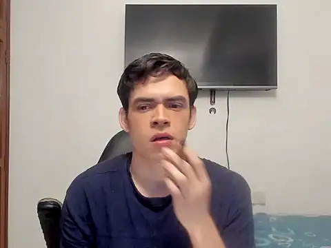 Snapshot of Lucian_Gomez_ chatting on 28, 10, 2025 Lucian Gomez online show from 28, 10, 2025