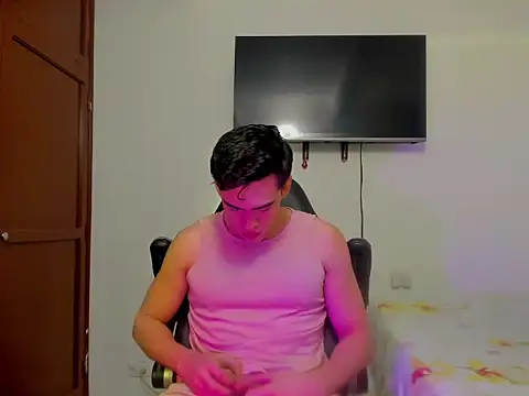 Snapshot of Lucian_Gomez_ chatting on 22, 11, 2025 Lucian Gomez online show from 22, 11, 2025