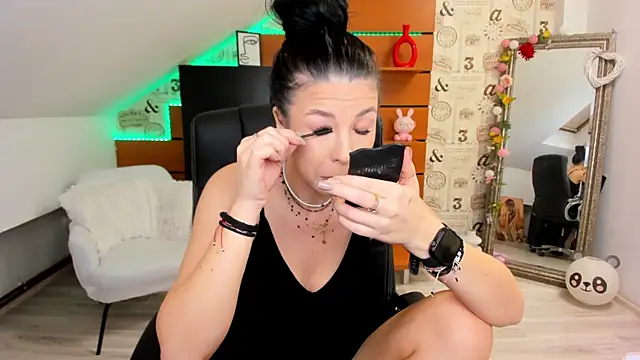 EmillyTaylor online show from 8, 10, 2025