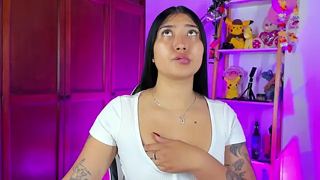 eymy-hadid online show from 6, 11, 2025