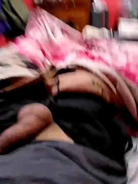 Snapshot of ynose2 chatting on 8, 11, 2025 ynose2 online show from 8, 11, 2025