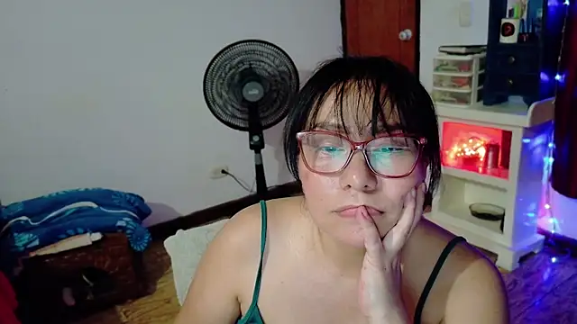Snapshot of hottplay chatting on 19, 1, 2025 hottplay online show from 19, 1, 2025