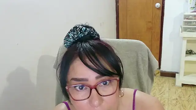 Snapshot of hottplay chatting on 26, 10, 2025 hottplay online show from 26, 10, 2025