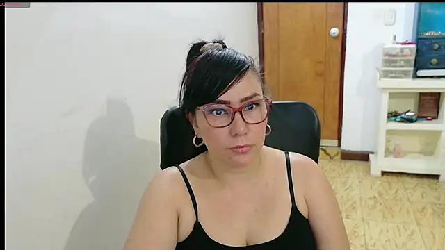 Snapshot of hottplay chatting on 1, 11, 2025 hottplay online show from 1, 11, 2025