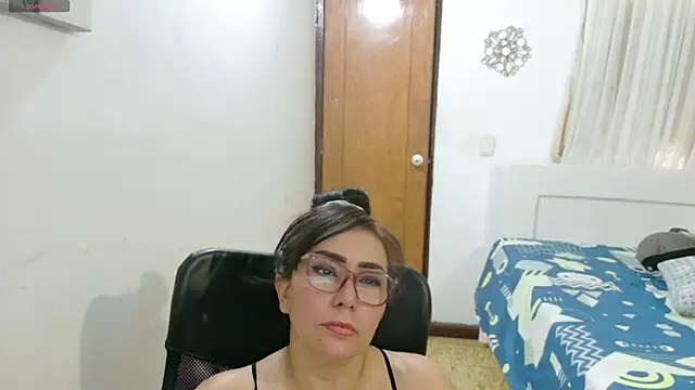 Snapshot of hottplay chatting on 7, 11, 2025 hottplay online show from 7, 11, 2025