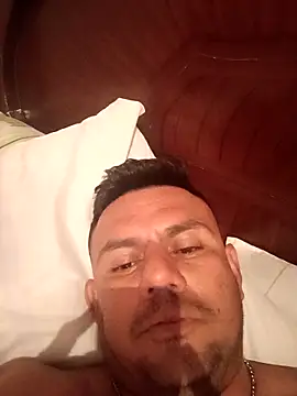 Snapshot of tati8718 chatting on 13, 11, 2025 tati8718 online show from 13, 11, 2025