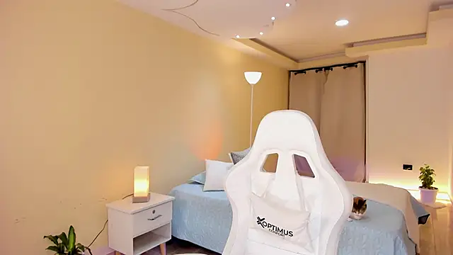 carleee winter online show from 14, 11, 2025