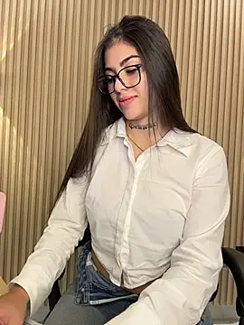 Sarasanders 4 online show from 10, 11, 2025