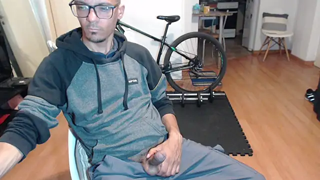 Snapshot of guachin_hunk chatting on 19, 10, 2025 guachin hunk online show from 19, 10, 2025