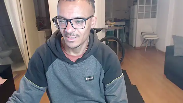 Snapshot of guachin_hunk chatting on 23, 11, 2025 guachin hunk online show from 23, 11, 2025