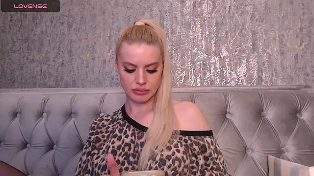 Snapshot of BlondieStar chatting on 19, 1, 2025 BlondieStar online show from 19, 1, 2025