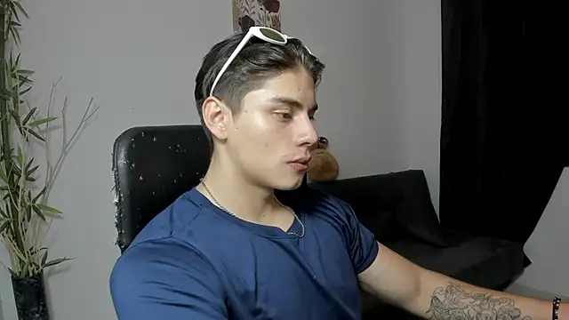 Snapshot of Giordano_Russo chatting on 4, 12, 2024 Giordano Russo online show from 4, 12, 2024