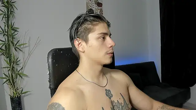 Snapshot of Giordano_Russo chatting on 21, 12, 2024 Giordano Russo online show from 21, 12, 2024