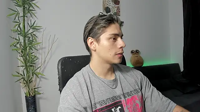 Snapshot of Giordano_Russo chatting on 31, 12, 2024 Giordano Russo online show from 31, 12, 2024