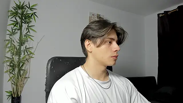 Snapshot of Giordano_Russo chatting on 21, 2, 2025 Giordano Russo online show from 21, 2, 2025