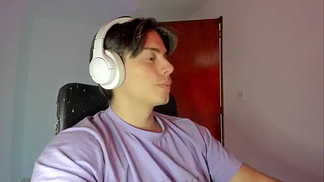 Snapshot of Giordano_Russo chatting on 17, 10, 2025 Giordano Russo online show from 17, 10, 2025