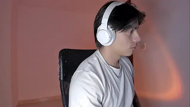 Snapshot of Giordano_Russo chatting on 28, 10, 2025 Giordano Russo online show from 28, 10, 2025