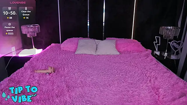 Snapshot of CassandraGood chatting on 10, 1, 2025 CassandraGood online show from 10, 1, 2025