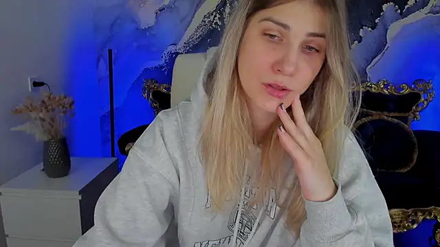 Snapshot of CassandraGood chatting on 11, 2, 2025 CassandraGood online show from 11, 2, 2025