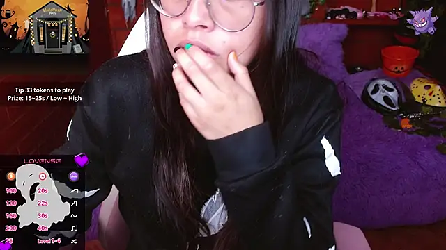 Snapshot of MidoriQuiinn chatting on 12, 10, 2025 MidoriQuiinn online show from 12, 10, 2025