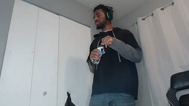 Snapshot of ChrisVacher chatting on 11, 12, 2024 ChrisVacher online show from 11, 12, 2024