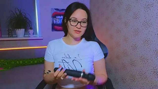 EsterLogan online show from 3, 11, 2025