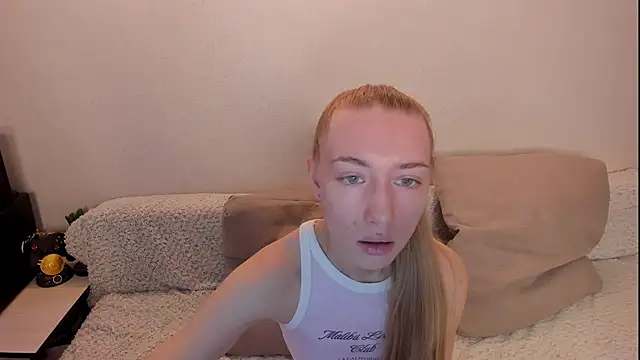 Snapshot of secret_dreams__ chatting on 18, 11, 2025 secret dreams online show from 18, 11, 2025