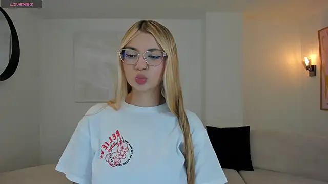 NiaHolland online show from 8, 2, 2026