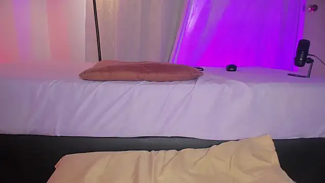 hot booty  online show from 9, 12, 2024